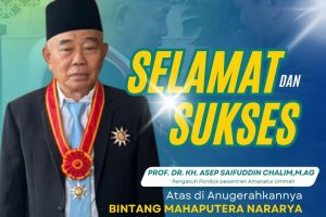 prof Dr KH Asep Syaifudin Halim menerima penghargaan Bintang MahaPutra dari presiden Prabowo Subianto